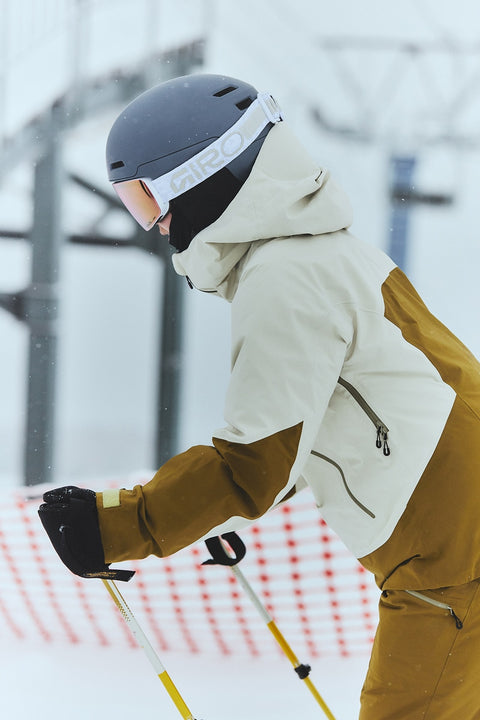 GW06304 W's GORE-TEX 2L Jacket 착용 이미지