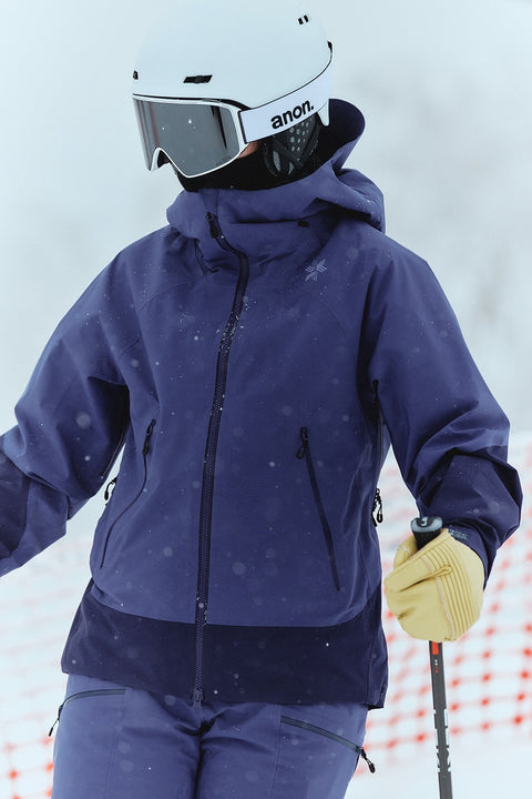 GW06304 W's GORE-TEX 2L Jacket 착용 이미지