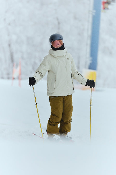 GW16300 W's GORE-TEX Down Jacket 착용 이미지
